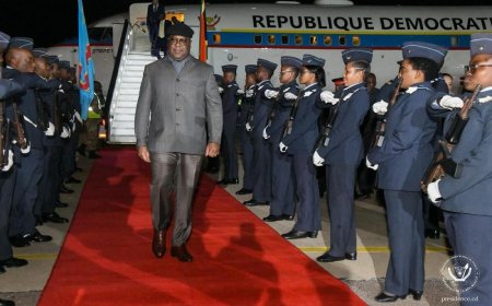 Perezida Félix Tshisekedi yageze muri Afurika y’Epfo aho yitabiriye umuhango wirahira rya mugenzi we