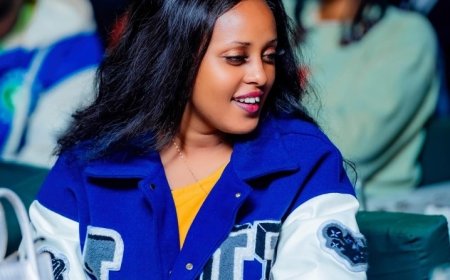 Umukinnyi wa filime uzwi kw'izina rya Inkindi Aisha akomeje kuvugisha benshi nyuma yo gutangaza ko atazasubira muri ‘Ghetto’ y’umusore ngo amusasire uburiri anamukoropere inzu [VIDEO]