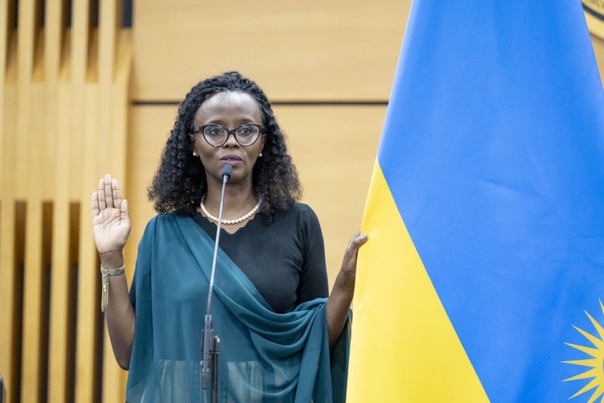 Perezida Kagame yirukanye ku mirimo ye, Jeanine Munyeshuli wari Umunyamabanga wa Leta ushinzwe ishoramari rya Leta no kwegeranya imari, muri Minisiteri y'Imari n'Igenamigambi.