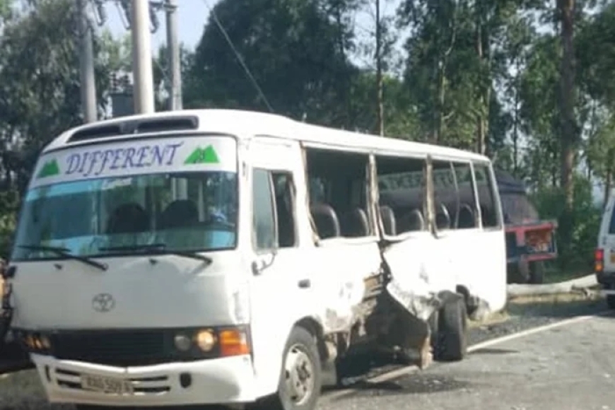 Gakenke: Ikamyo igonganye n’imodoka itwara abagenzi 16 muri 29 yari itwaye barakomereka.