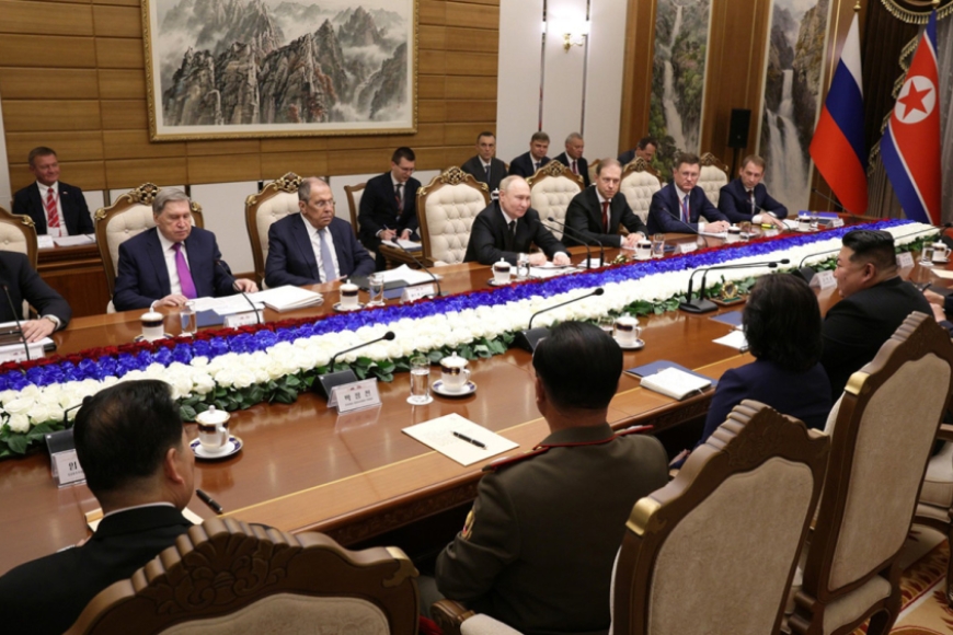 Russia: Intumwa z’u Burusiya zaherekeje Putin muri Koreya ya Ruguru zasohowe mu cyumba cy’ibiganiro