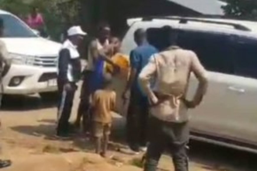 Burundi: Umwe mubayobozi bakomeye yagaragaye ateruye akajerekani agiye gushaka lisansi ku muhanda