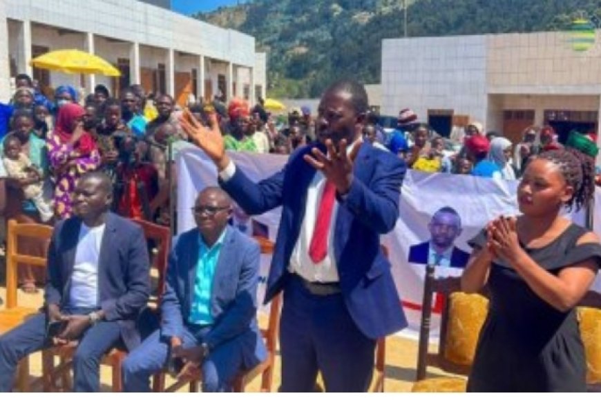 Umwe mu bakandida ku mwanya wa Perezida wa Repubulika yasezeranyije abarangije amashuri yisumbuye gukora igisirikare amezi atandatu gusa