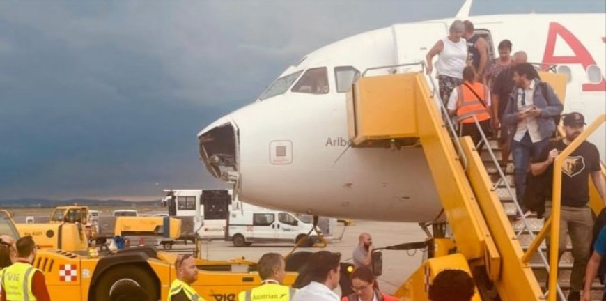 Imvura yaguye irimo urubura rwinshi yangije indege yari mu kirere