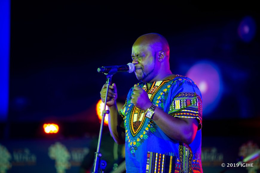 Imyidagaduro: Umuhanzi Kidum akeka ko hari igihugu gikomeye kiri gukomanyiriza u Burundi