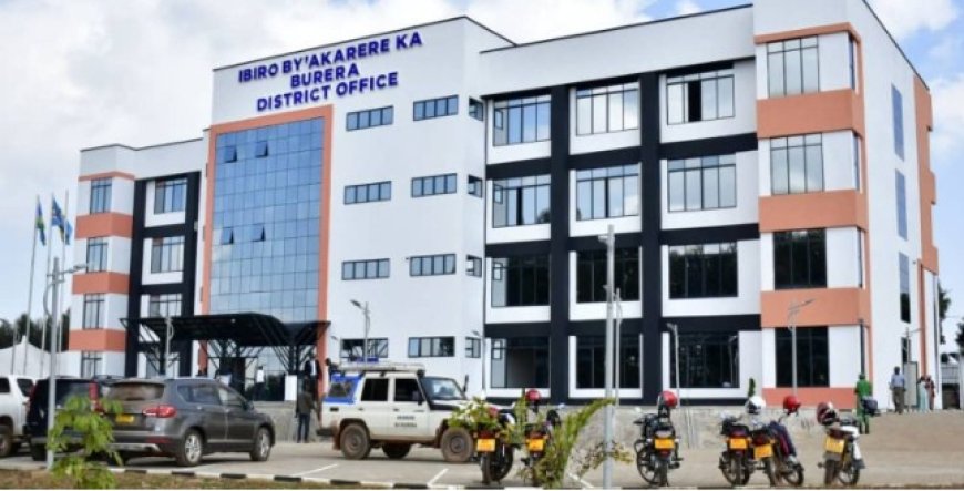 Burera :Akanyamuneza ni ko nyuma Yuko Hatashywe inyubako nshya y’Ibiro by’Akarere