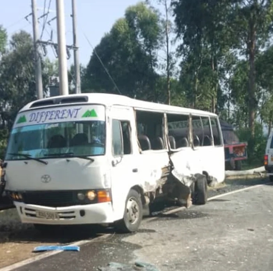 Gakenke: Ikamyo igonganye n’imodoka itwara abagenzi 16 muri 29 yari itwaye barakomereka.