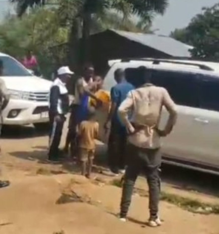 Burundi: Umwe mubayobozi bakomeye yagaragaye ateruye akajerekani agiye gushaka lisansi ku muhanda