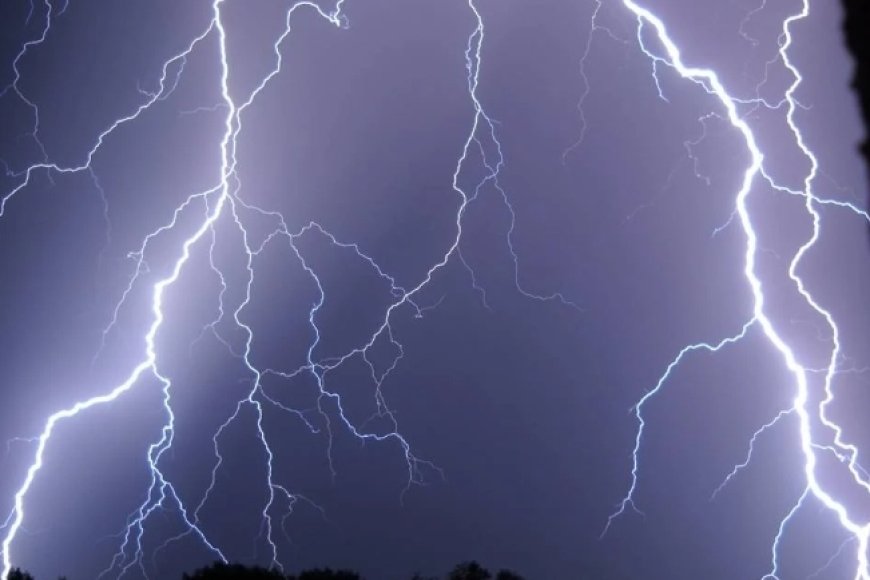 Ngororero: Inkuba yakubise abantu batanu isigira imiryango yabo ibyo batazibagirwa