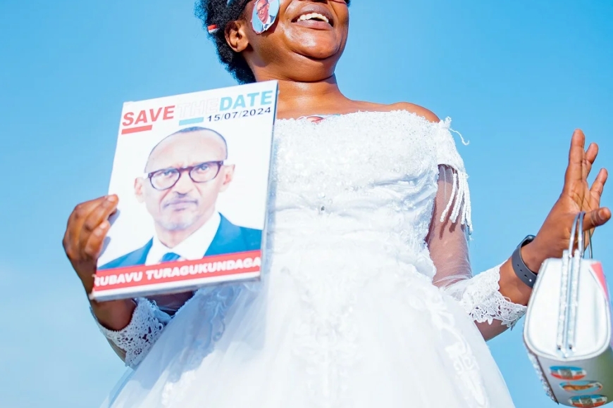 AMAFOTO: Yaje yambaye ikanzu y'abageni mu kwamamaza Perezida Kagame