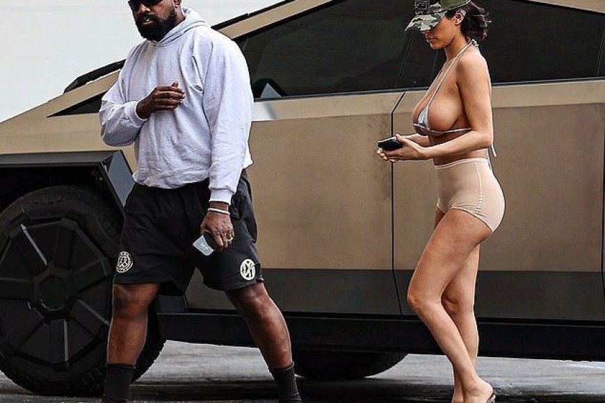 Ake kashobotse!Kanye West we n'umugore bari mumazi abira