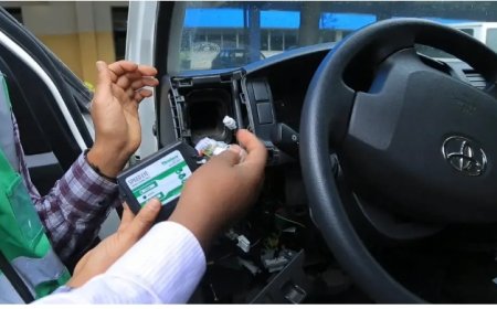 Dore Abantu Polisi y’u Rwanda  imaze gufata barakuye akagabanyamuvuduko mu modoka