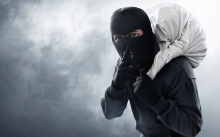 Polisi yataye muri yombi igitaraganya abajura 18 bacyenyezaga abaturage iyagakara