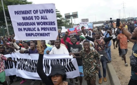 Perezida wa Nigeria yihagurukiye y'ifatira kugahanga abigaragambya