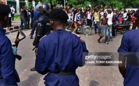 Ibya Congo bikomeje kugorana! Abapolisi hafi 100  amaguru bayabangiye ingata bahungira muri Uganda kubera ibyo M23 yakoraga