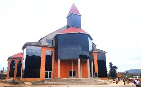 Twaba dukomeje gusatira imperuka!? Umushumba wa ADEPR Muhoza  yabwiye Korali ko barakizwa na RIB