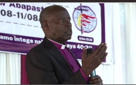 Dore umukoro Musenyeri Kayinamura  yahaye  abapasiteri bafite insengero zafunzwe