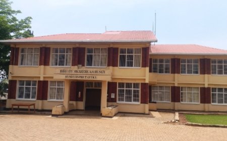 Rusizi: Urujijo ku rupfu rw’umusore wasanzwe mu muhanda bigakekwa ko yakubiswe ikintu mu mutwe