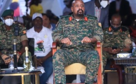 Umugaba Mukuru w’ingabo za Uganda Gen Muhoozi yishyuje Amerika Miliyari 100$ igitaraganya