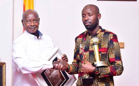 Eddy Kenzo ari kubyinira kuru koma nyuma yuko Perezida Museveni amugize umujyanama we