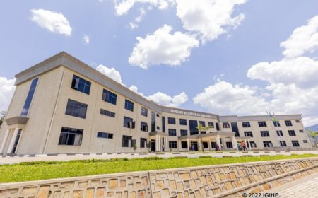 Gakenke: Abantu babiri batawe muri yombi bakekwaho kugira uruhare mu rupfu rw’umukecuru  ’watwikiwe’ mu nzu