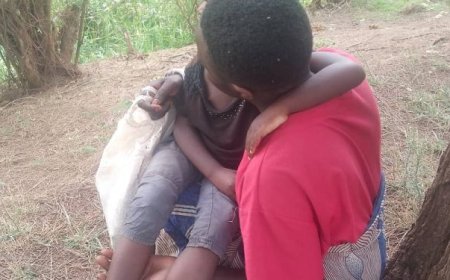 Muhima: Umubyeyi udafite aho kurara aratabariza umwana we w’imyaka 3 urwaye indwara y'amayobera