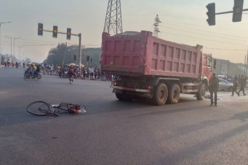 Kigali/Nyabugogo: Habaye impanuka iteye ubwoba Aho Imodoka ya Howo yagonze igare umugenzi akahasiga ubuzima