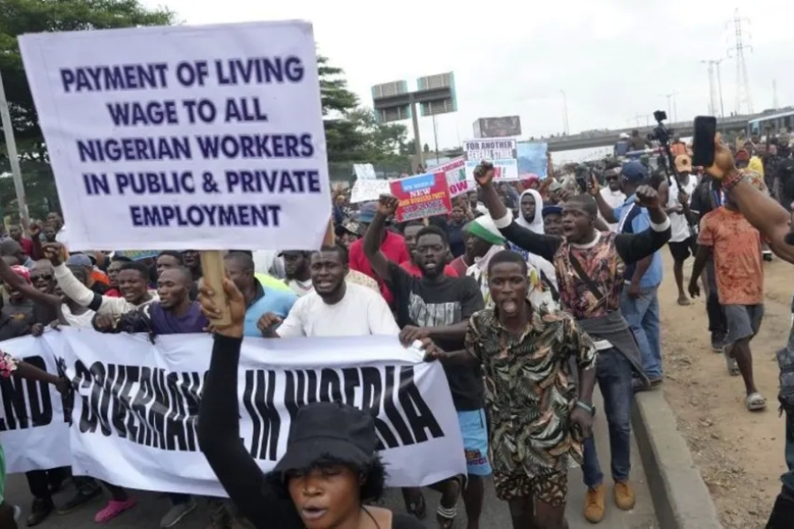 Perezida wa Nigeria yihagurukiye y'ifatira kugahanga abigaragambya