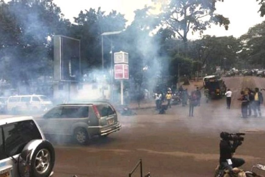 Kampala: Abanyeshuri bafashwe mpiri ubwo baribari kwigaragambya