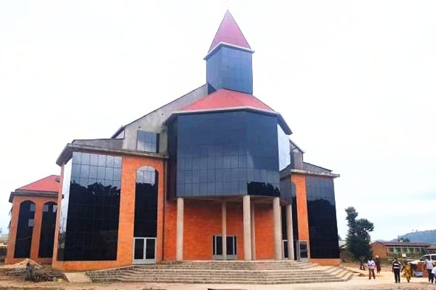 Twaba dukomeje gusatira imperuka!? Umushumba wa ADEPR Muhoza  yabwiye Korali ko barakizwa na RIB