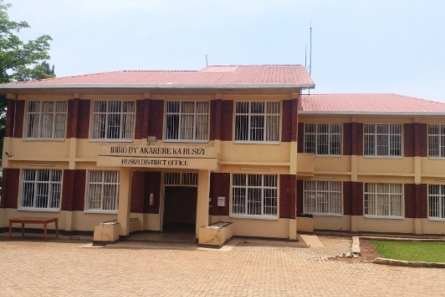 Rusizi: Urujijo ku rupfu rw’umusore wasanzwe mu muhanda bigakekwa ko yakubiswe ikintu mu mutwe