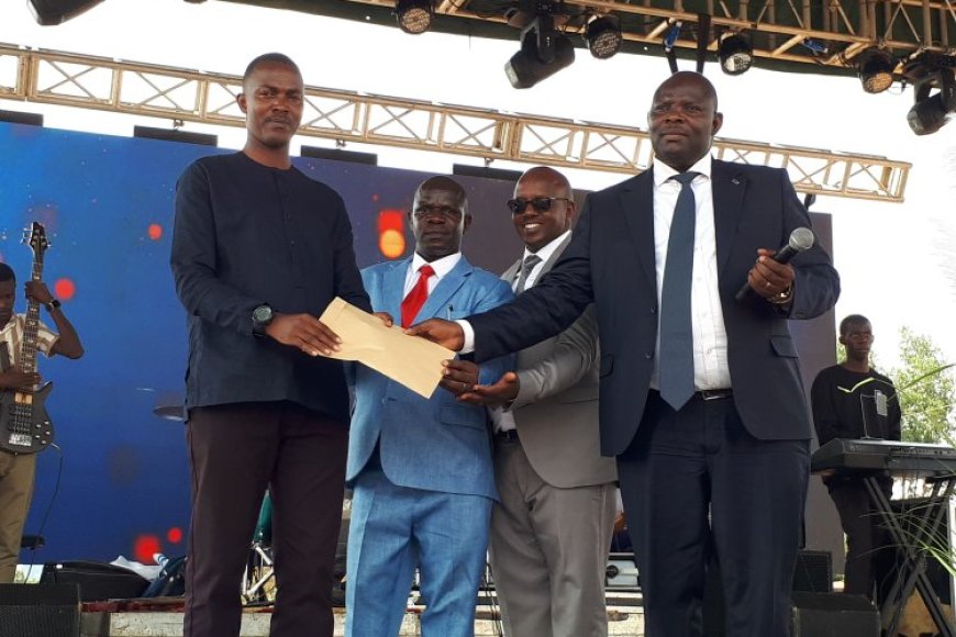 Kayonza: Ubuyobozi bukuru bw'itorero ADEPR bwatanze Mituweli 600 kubaturage batishoboye