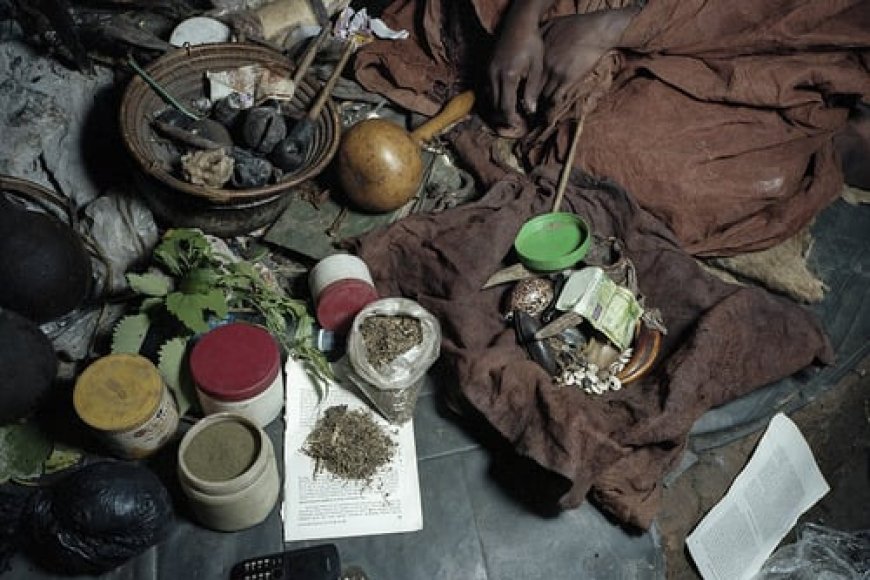 Umuvuzi gakondo akurikiranyweho kwica abantu ndetse no kubahamba ari bazima no kubatwika