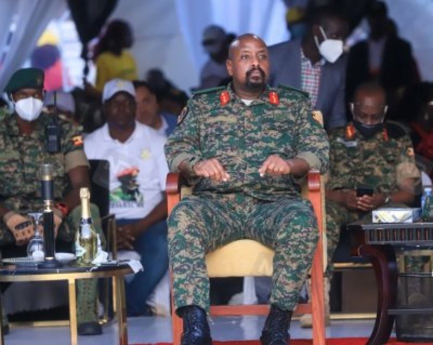 Umugaba Mukuru w’ingabo za Uganda Gen Muhoozi yishyuje Amerika Miliyari 100$ igitaraganya