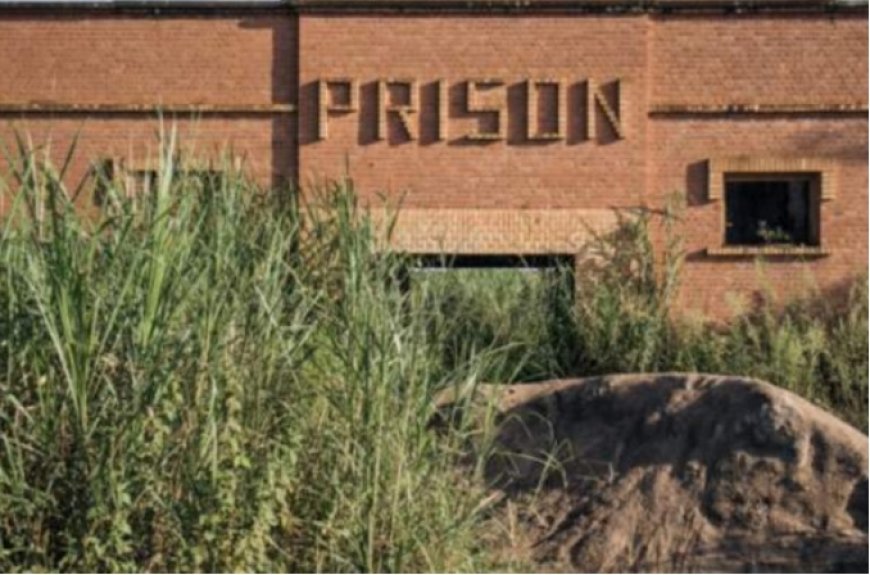 Urujijo ni rwose mu babyeyi bafite abana babo nyuma yuko gereza imaze gupfira mo imfungwa zirenga 56