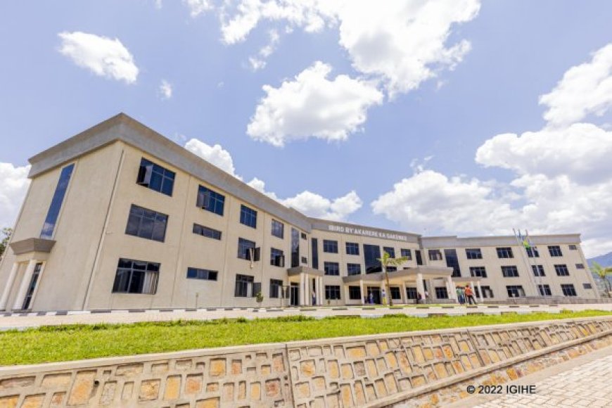 Gakenke: Abantu babiri batawe muri yombi bakekwaho kugira uruhare mu rupfu rw’umukecuru  ’watwikiwe’ mu nzu