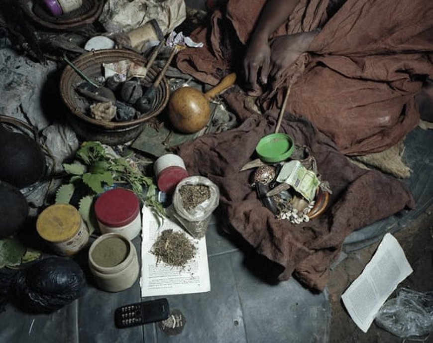 Umuvuzi gakondo akurikiranyweho kwica abantu ndetse no kubahamba ari bazima no kubatwika