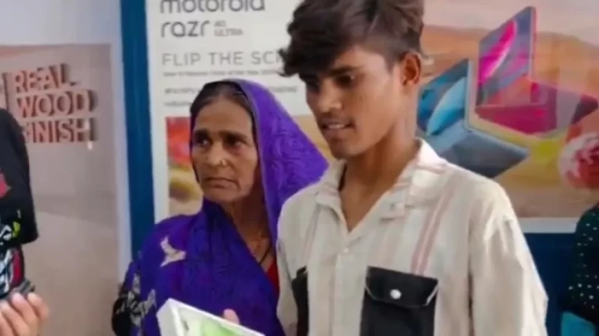 Umuhungu yakoze imyigaragambyo yo kwiyicisha inzara mu minsi itatu yose kugira ngo nyina amugurire iPhone