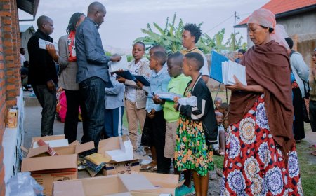 Abana 200 baturuka mu miryango itishoboye bahawe ibikoresho by’ishuri kugira ngo bashobore gusubira ku ishuri