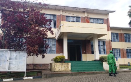 Karongi: Yatawe muri yombi amaze guhondagura uruhinja rwe rw’amezi 3 aruziza ko ngo uwo barubyaranye yamututse