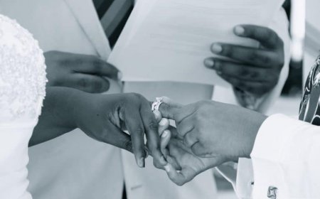 Kwica ubukwe bw’abandi byamuhinduye umukire wambere ukomeye mu gihugu