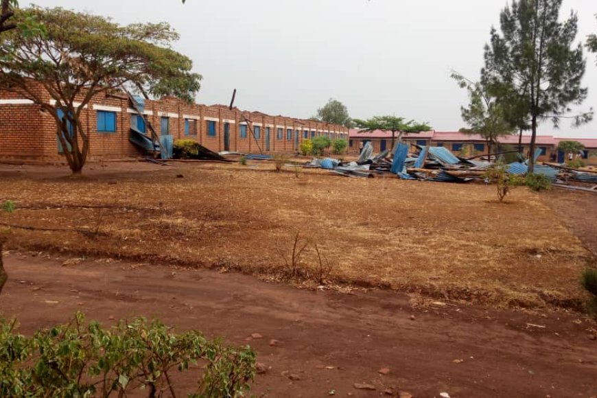 Kirehe: Imvura ivanze n’umuyaga yasambuye ibyumba by’amashuri 11