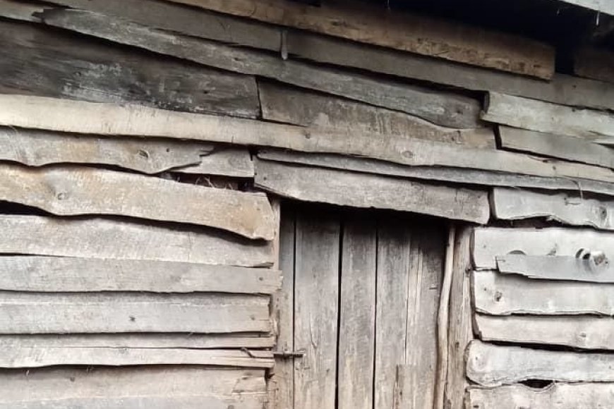 Rusizi: Umusaza wibanaga  w'imyaka 63 yasanzwe amanitse mu mugozi yapfuye hakekwa ko yiyahuye kubera agahinda gakabije