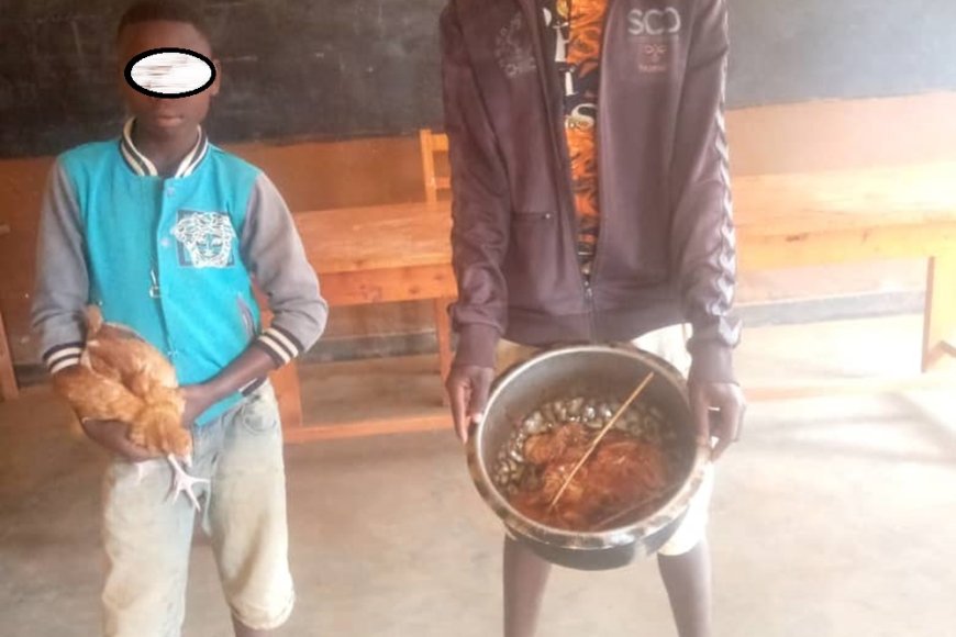 Rusizi: Abana babiri batawe muri yombi bafatanywe inyama z’inkoko 4 bari bamaze gukaranga batangiye kuzirya