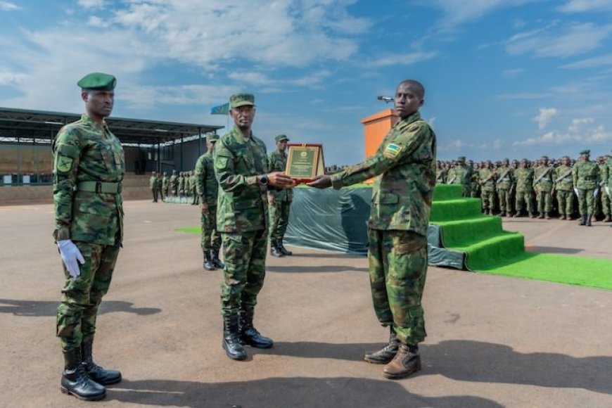 AMAFOTO! Ingabo z’u Rwanda (RDF) zakiriye ku mugaragaro itsinda rishya ry’abasore n’inkumi bo ku rwego rwa Private (Pte)