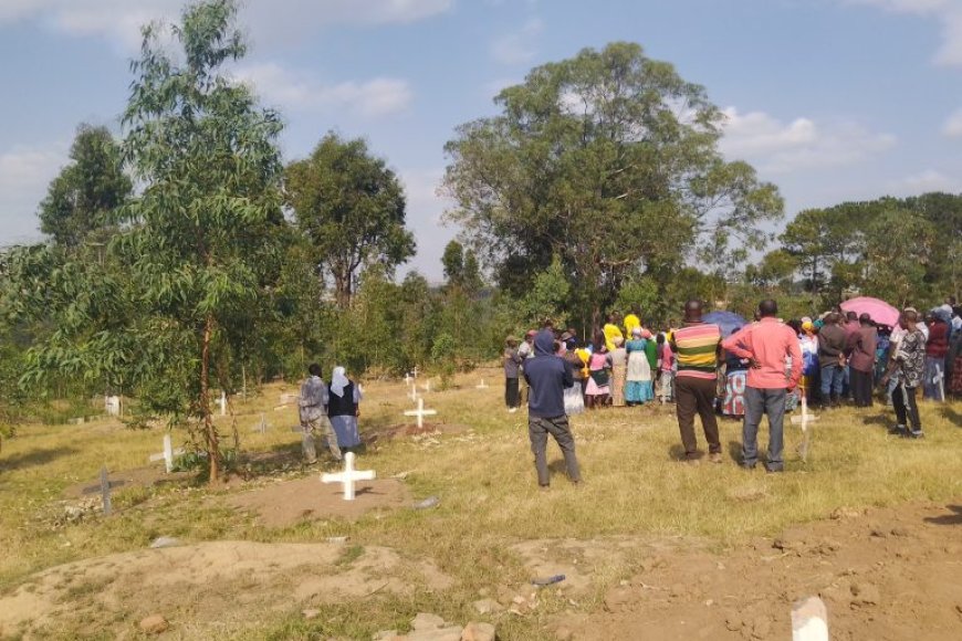 Nyanza: Abaturage bavuga ko kubera kutagira irimbi bitwikira ijoro bagashyingura mu ngo batinya ibiciro by’amarimbi