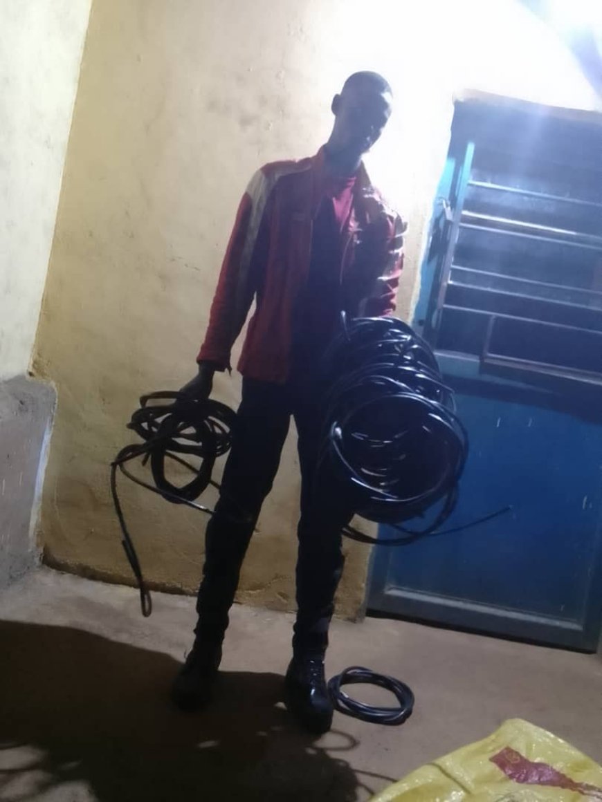 Nyamasheke: Umusore yatawe muri yombi azira kwiba insinga z’amashanyarazi z’aho yakoraga