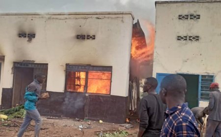 Nyamasheke: Inzu y'ubucuruzi yafashwe n'inkongi y'umuriro irakongoka