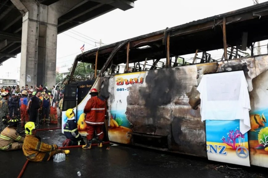 Abanyeshuri b'abana  barenga 20 bahiriye mu modoka barashya barakongoka