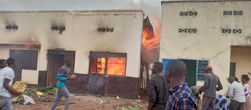 Nyamasheke: Inzu y'ubucuruzi yafashwe n'inkongi y'umuriro irakongoka